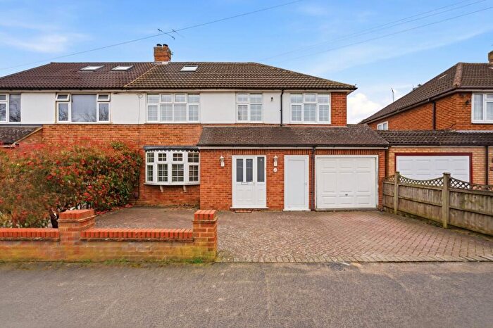 5 Bedroom Semi Detached House For Sale In Spooners Drive, Park Street, St. Albans, Hertfordshire, AL2