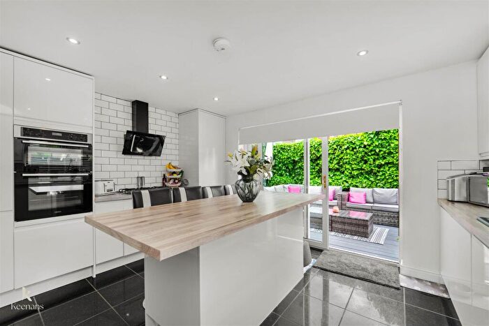 4 Bedroom Link Detached House For Sale In Lichfield Road, Radcliffe, Manchester, M26