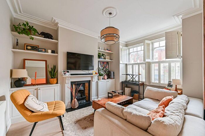 2 Bedroom Maisonette To Rent In Hambalt Road, Abbeville Village, London, SW4