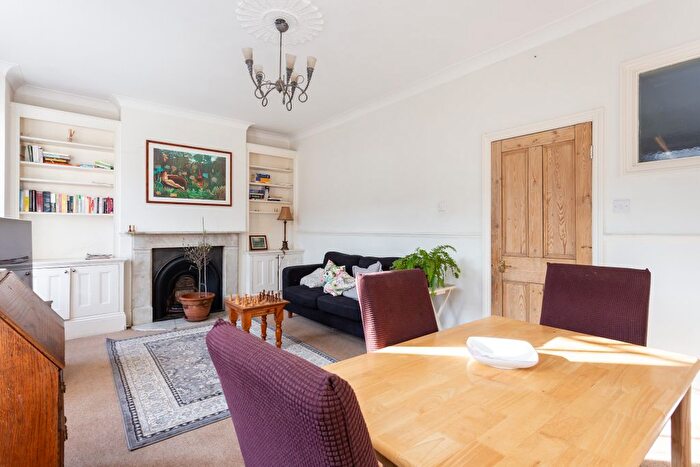2 Bedroom Flat To Rent In Emu Road, London, SW8