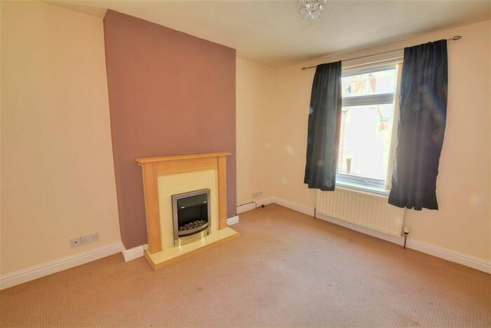 2 Bedroom Flat To Rent In Lower Oxford Street, Castleford, WF10