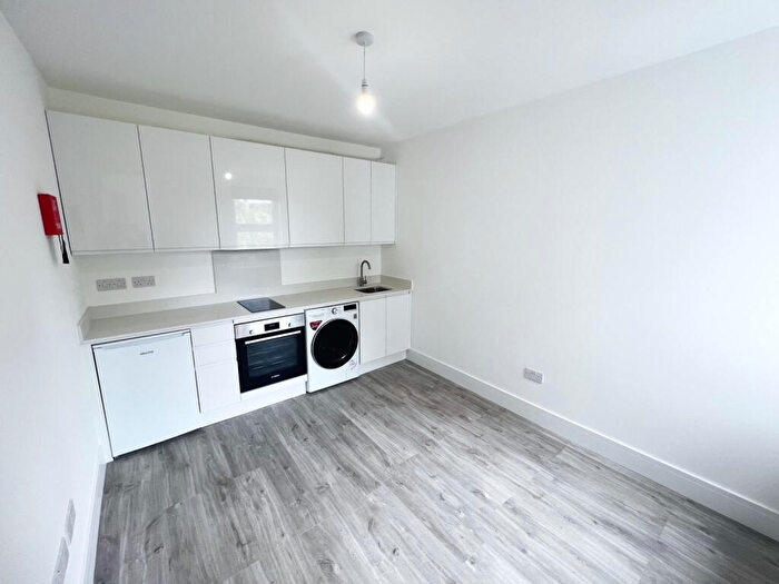 Studio To Rent In Melfort Road, Thornton Heath, Surrey, CR7
