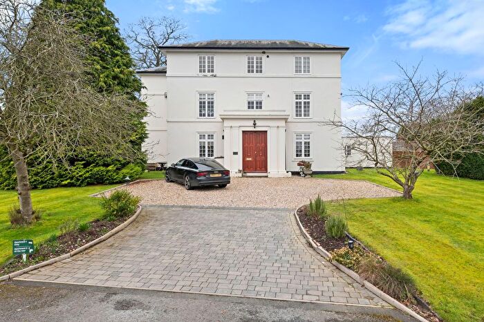 2 Bedroom Flat For Sale In Beaudesert Park, Henley In Arden, Warwickshire, B95