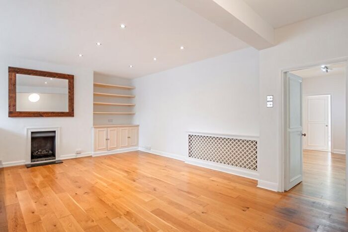 2 Bedroom Flat For Sale In Clapham Common South Side, London, SW4