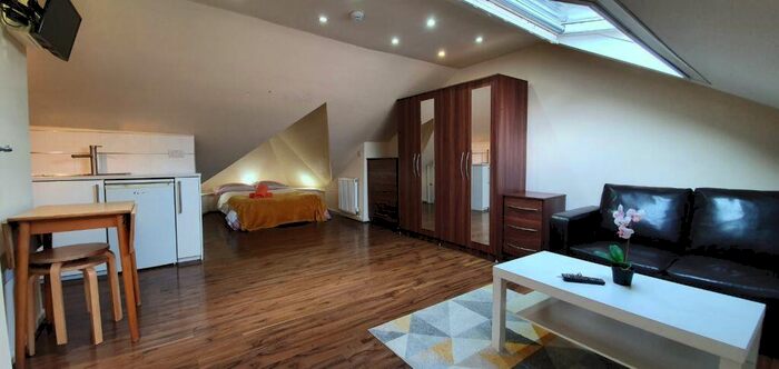 1 Bedroom Flat To Rent In Balmoral Road, London, NW2