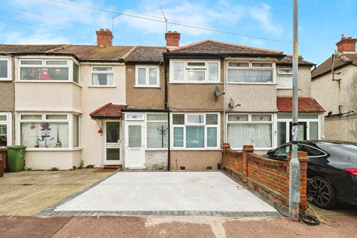 3 Bedroom Terraced House For Sale In Beam Avenue, Dagenham, Essex, RM10