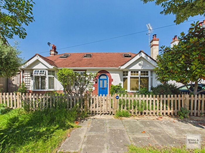 4 Bedroom Detached Bungalow For Sale In Orchard Avenue, Chichester, PO19