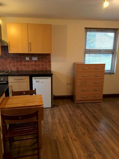 Studio To Rent In Uxbridge Road, London, W12