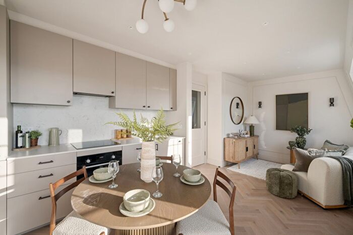 2 Bedroom Flat For Sale In Twyford Avenue, Acton, W3