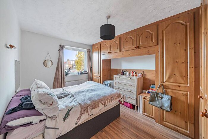 2 Bedroom Flat To Rent In Coppetts Road, Muswell Hill, London, N10