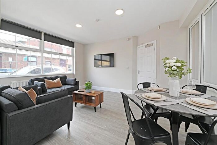 4 Bedroom Apartment To Rent In Flat A, Broomhall Street, Broomhall, S1