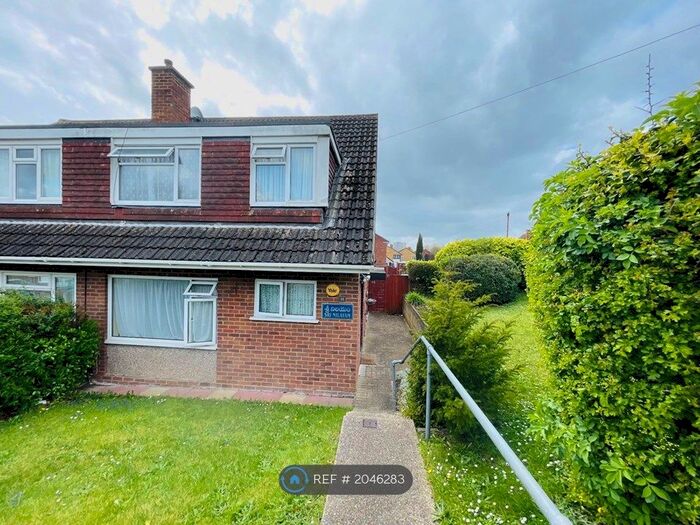 3 Bedroom Semi-Detached House To Rent In Tintern Crescent, Reading, RG1