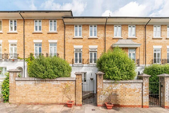 5 Bedroom End Of Terrace House To Rent In Kingswood Drive, Sutton, SM2