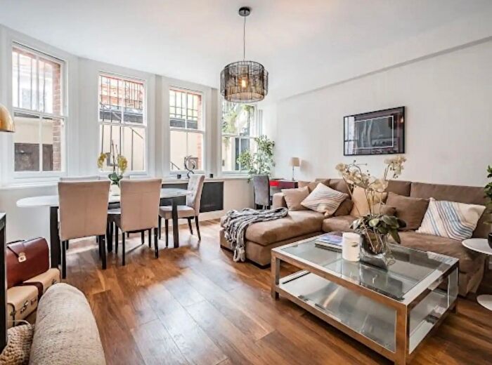 2 Bedroom Flat To Rent In Cadogan Square, London, SW1X