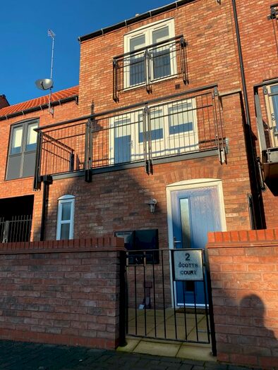 2 Bedroom Town House To Rent In Scott's Court, Hull HU1