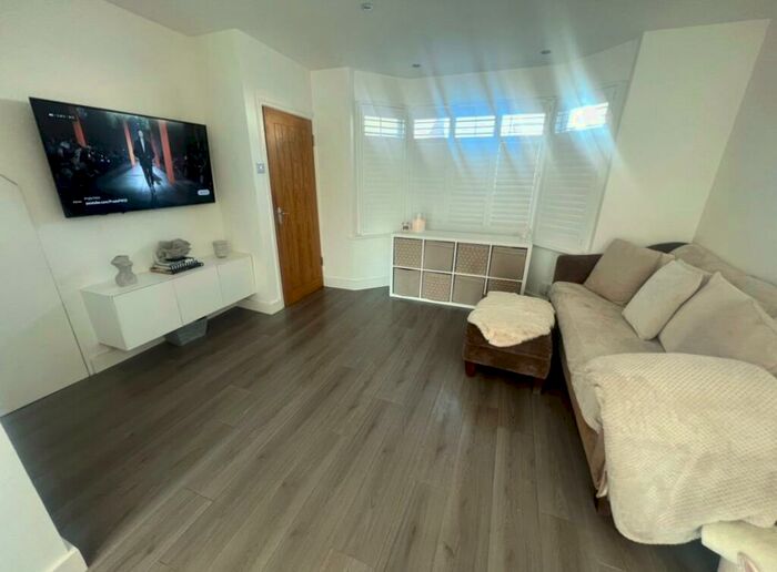 2 Bedroom End Of Terrace House To Rent In Hart Road, West Byfleet, KT14