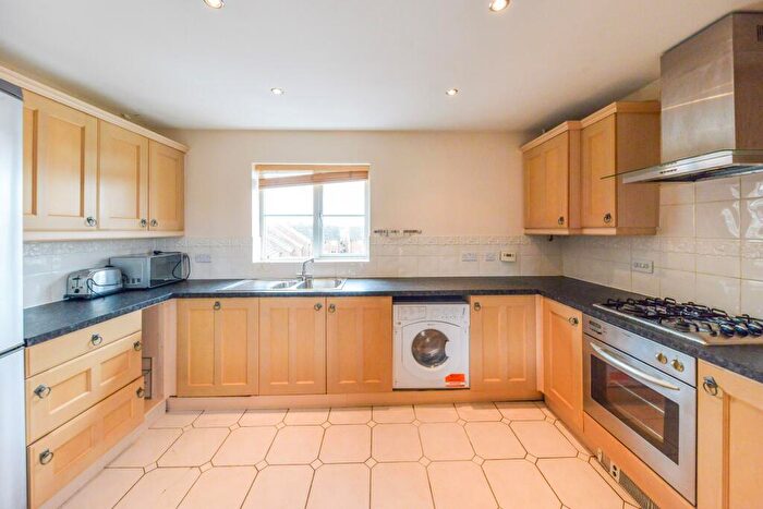 2 Bedroom Flat To Rent In Walker Grove, Hatfield, AL10