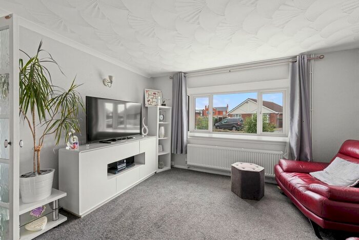 2 Bedroom Detached Bungalow For Sale In Oak Close, Ingoldmells, PE25
