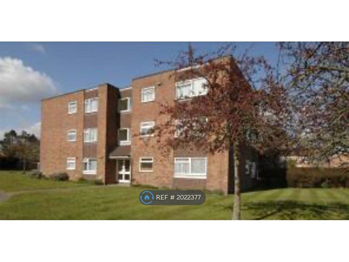 2 Bedroom Flat To Rent In Egmont Court, Walton-On-Thames, KT12