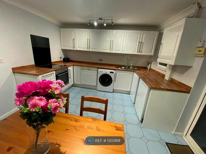 2 Bedroom Terraced House To Rent In Kingsley Road, Horley RH6