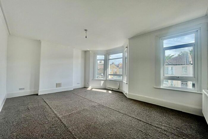 2 Bedroom Flat To Rent In Hillcrest Road, Southend-on-Sea, SS1