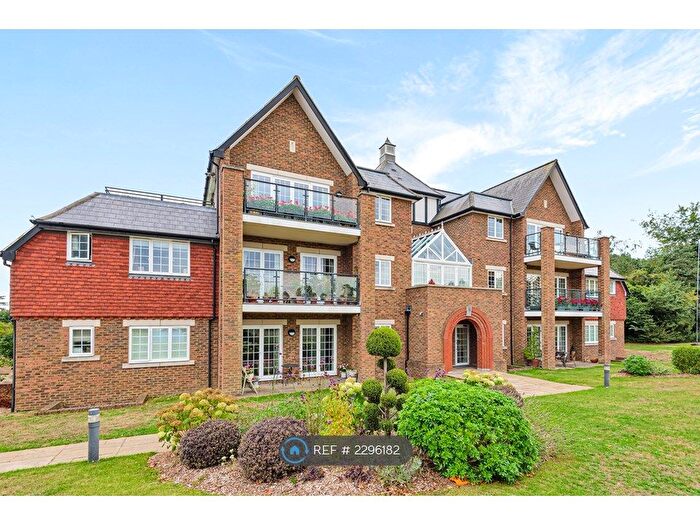 3 Bedroom Flat To Rent In West Common Road, Bromley, BR2