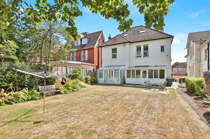 1 Bedroom Apartment For Sale In Glen Road, Bournemouth, BH5