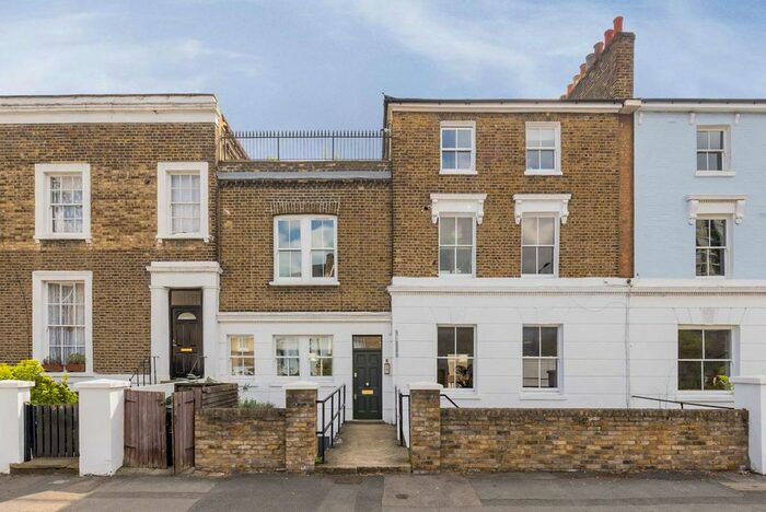 2 Bedroom Flat To Rent In De Beauvoir Road, London, N1