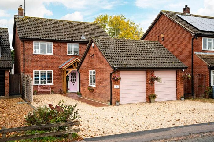 4 Bedroom Detached House For Sale In High Street, Thurleigh, MK44