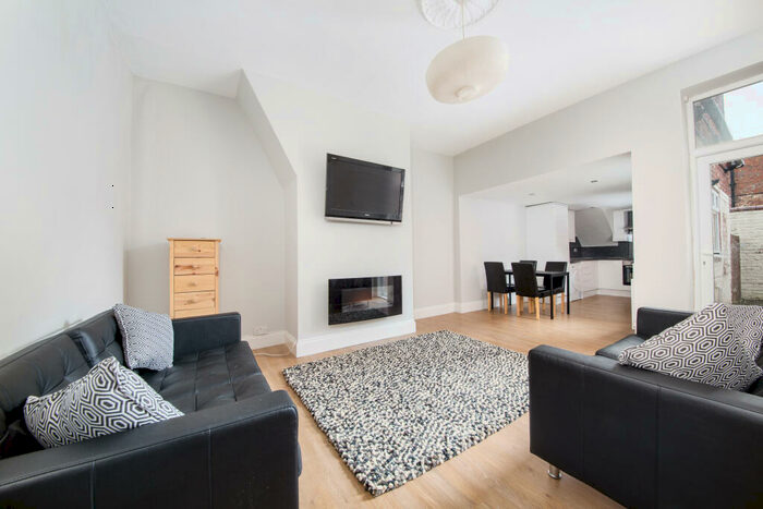 2 Bedroom Apartment To Rent In Hazelwood Avenue, Jesmond, Newcastle Upon Tyne, NE2