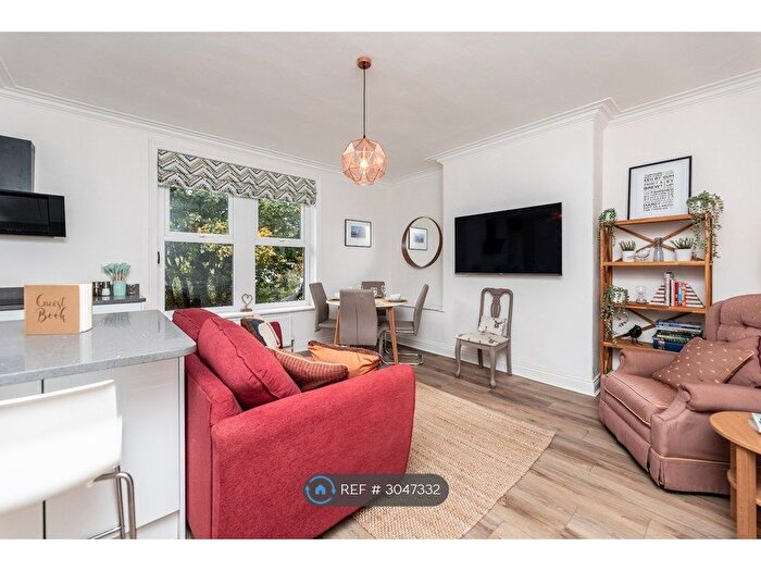 2 Bedroom Flat To Rent In Oakwood Mount, Leeds, LS8