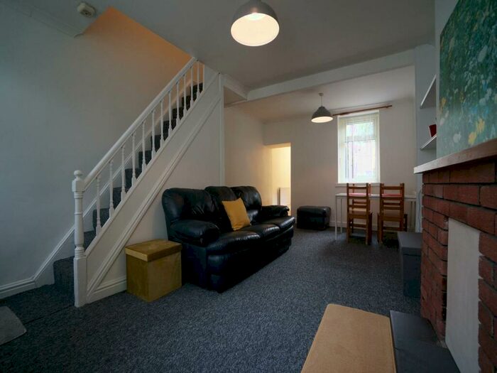 2 Bedroom House To Rent In Victoria Square, Bangor, Gwynedd, LL57
