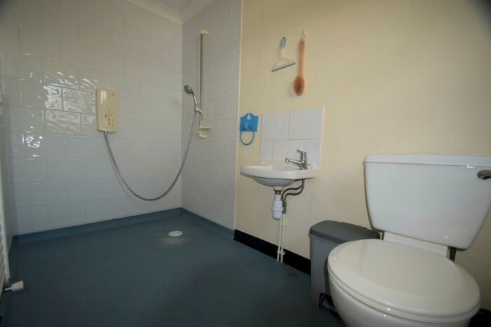 3 Bedroom Chalet For Sale In Norman Close, Wigmore, Gillingham, ME8