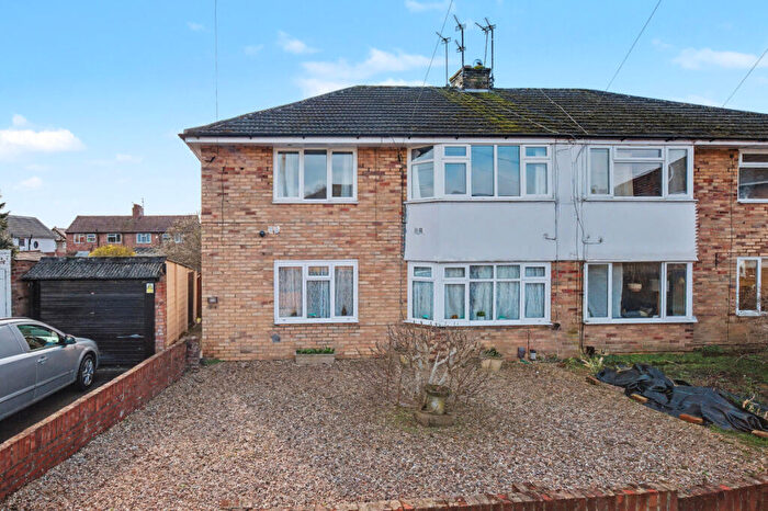 2 Bedroom Flat For Sale In Hillsborough Close, Oxford, OX4