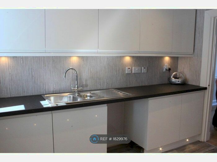 2 Bedroom Flat To Rent In Parkhouse, Glasgow, G22