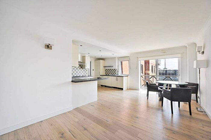 2 Bedroom Flat To Rent In William Morris Way, Sands End, London, SW6