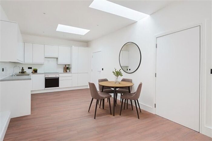 1 Bedroom Flat For Sale In High Street, Dorking, RH4