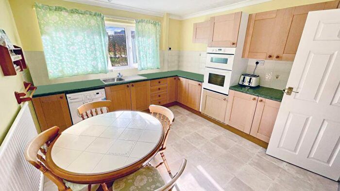2 Bedroom Detached Bungalow For Sale In The Rise, Navenby, Lincoln, LN5