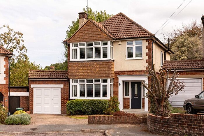 3 Bedroom Detached House For Sale In Oakwood Close, Redhill, RH1