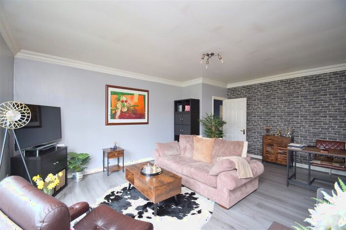 2 Bedroom Flat To Rent In Kewferry Drive, Northwood, HA6