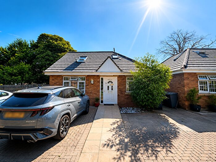 5 Bedroom Detached Bungalow For Sale In Dormers Wells Lane, Southall, UB1