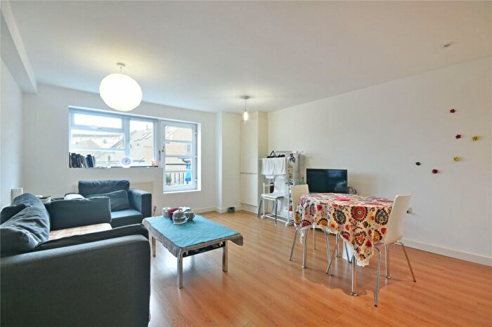 2 Bedroom Flat To Rent In Vallance Road, Whitechapel, E1
