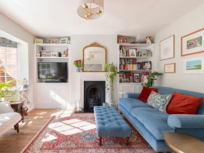 2 Bedroom Cottage For Sale In Hampstead Garden Suburb, London, NW11