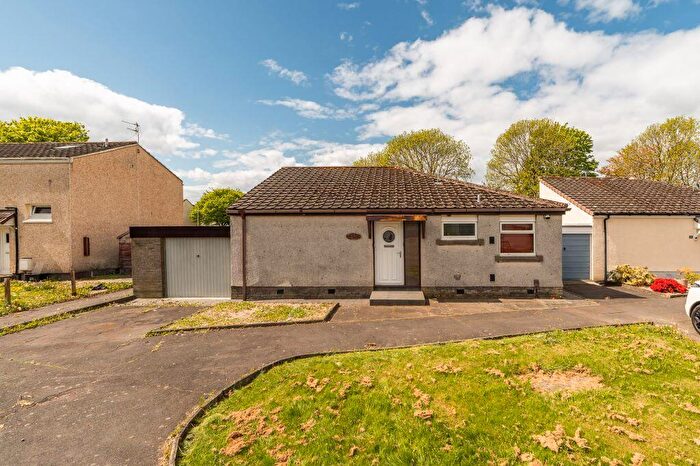 3 Bedroom Bungalow For Sale In Grampian Crescent, Grangemouth, FK3