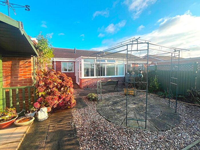2 Bedroom Semi-Detached Bungalow For Sale In Lingfield Road, Evesham, WR11