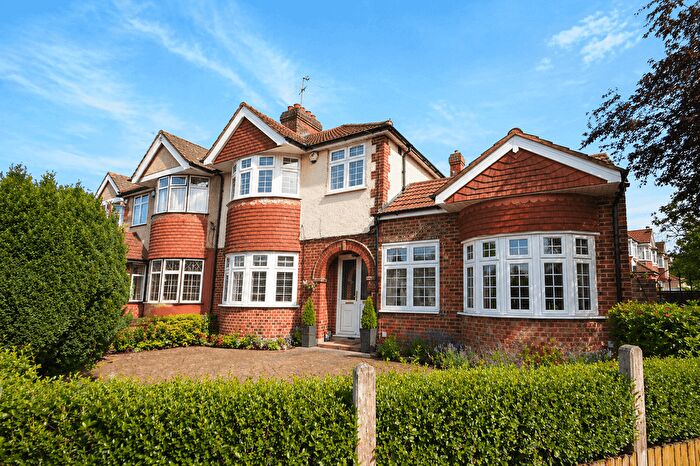 4 Bedroom Semi Detached House For Sale In Devon Close, Perivale, Middlesex, UB6