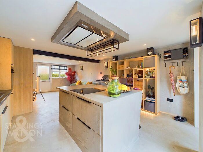 2 Bedroom Semi-Detached House For Sale In High Bungay Road, Loddon, Norwich, NR14