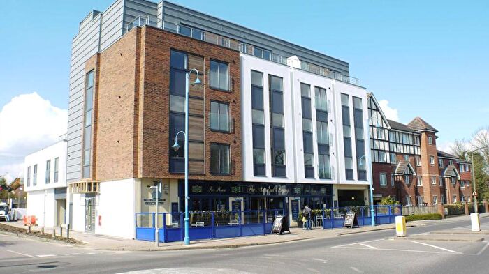 1 Bedroom Flat For Sale In Darkes Lane, Potters Bar, EN6