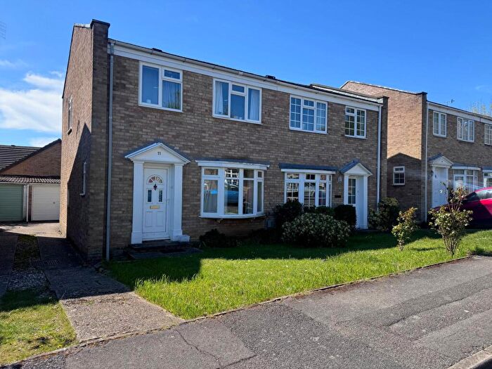 3 Bedroom Semi Detached House For Sale In Lynwood, Guildford, GU2