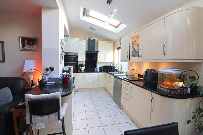 5 Bedroom Detached House For Sale In Marston Gardens, Luton, Bedfordshire, LU2